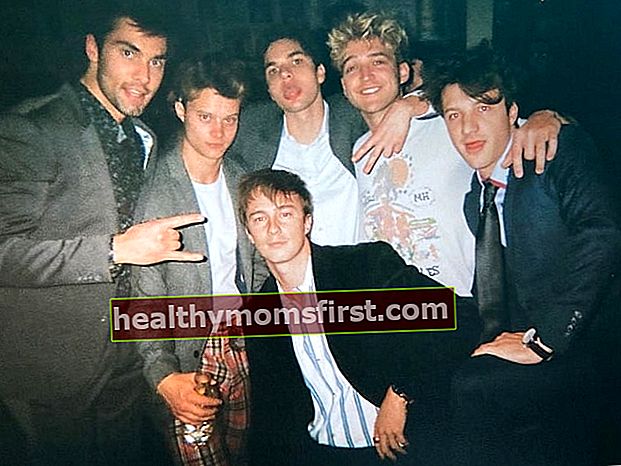 Drew Starkey bersantai dengan teman-temannya di Vegas pada Januari 2020