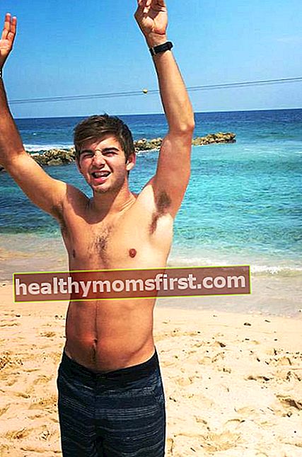 Jack Griffo gömleksiz vücut