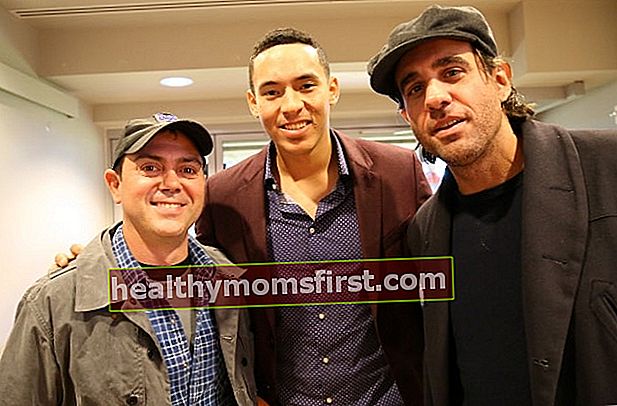 Joe Lo Truglio (Kiri) bersama Carlos Correa dan Bobby Cannavale (Kanan) terlihat pada Oktober 2015