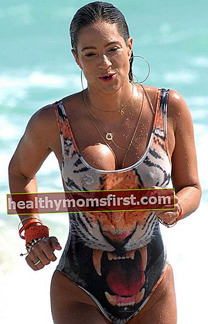 2014年1月にマイアミビーチで水着姿のジェニファーニコールリー。