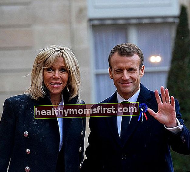 Emmanuel Macron bersama istrinya Brigitte Macron seperti yang terlihat pada November 2018