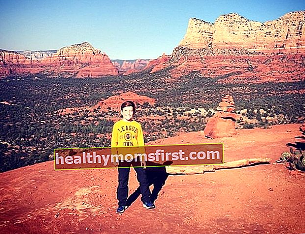 Carter Hastings terlihat saat berpose untuk kamera setelah hiking ke Bell Rock di Yavapai, Arizona, Amerika Serikat pada Desember 2014