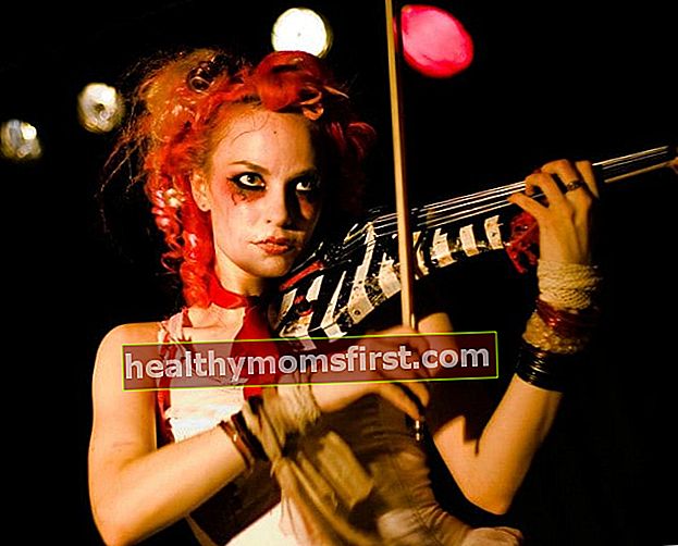 Emilie Autumn selama pertunjukan seperti yang terlihat pada Juli 2007
