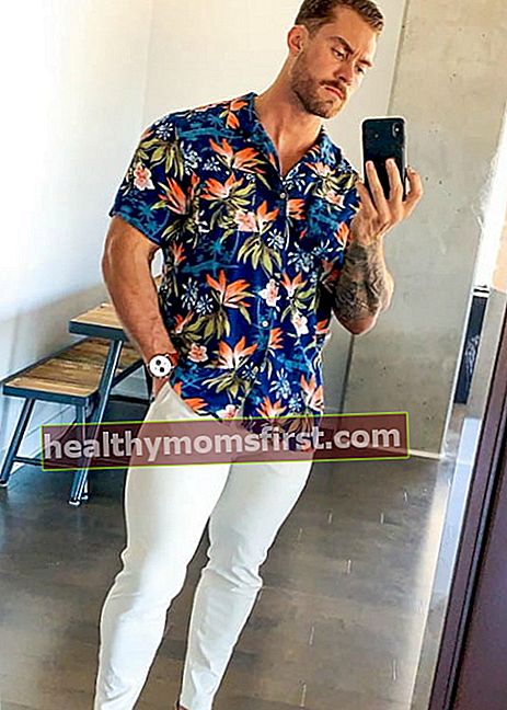 Chris Bumstead dalam selfie Instagram seperti yang terlihat pada Agustus 2019