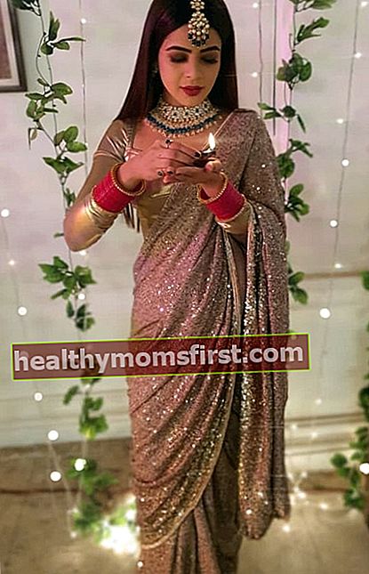 Jigyasa Singh terlihat saat berpose untuk foto Diwali pada November 2020