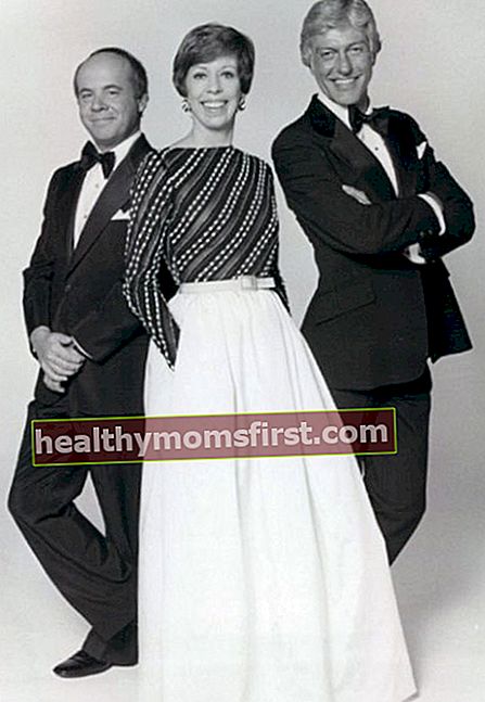 Tim Conway, Carol Burnett, dan Dick Van Dyke dari The Carol Burnett Show terlihat berpose bersama