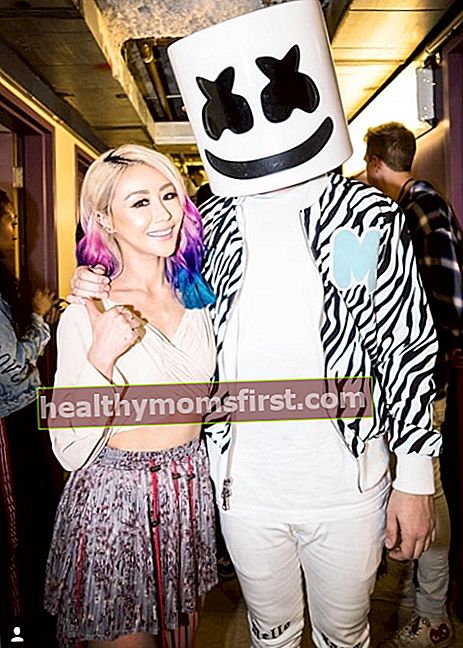 Wengie berpose dengan DJ Marshmellow pada Juli 2018