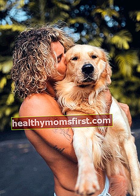 2020年1月に彼の犬のキューピッドと一緒にハワイで撮影された写真に見られるジェイアルバレス