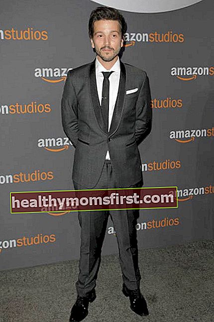 Diego Luna di Amazon Studios Golden Globes Party pada Januari 2017