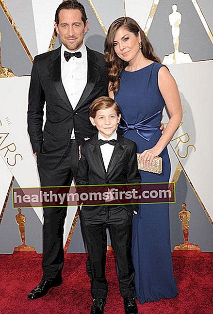 Jacob Tremblay di Anugerah Akademi Tahunan 2016 bersama ayah Jason Tremblay dan ibu Christina Candia Tremblay