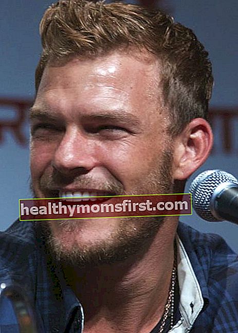 Alan Ritchson, Ağustos 2015'te görüldüğü gibi bir olay sırasında