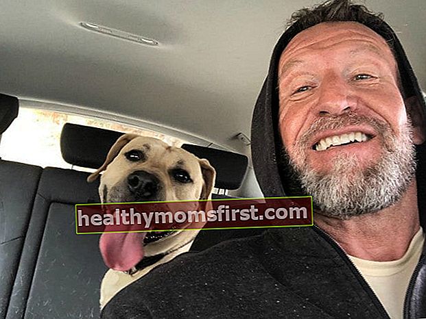 Dorian Yates berselfie dengan anjingnya seperti yang dilihat pada bulan Mac 2019