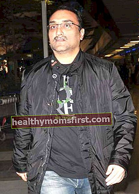 Aditya Chopra, Temmuz 2012'de tatilden dönerken resmedildi.