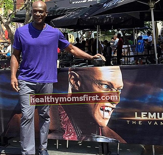 Peter Mensah seperti yang dilihat ketika sedang bergambar di Comic-Con International pada bulan Julai 2017