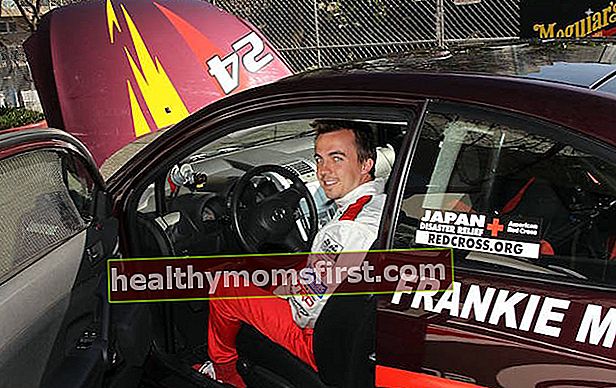 Frankie Muniz bir araba yarışı sürücüsü olarak