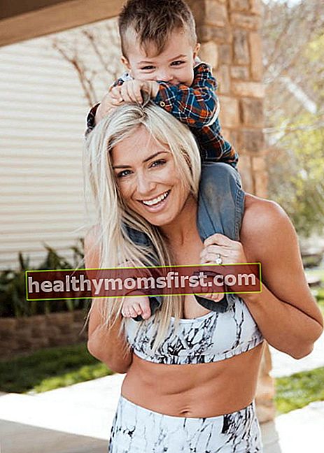 Dianna Dahlgren bersama anaknya Hunter pada April 2019