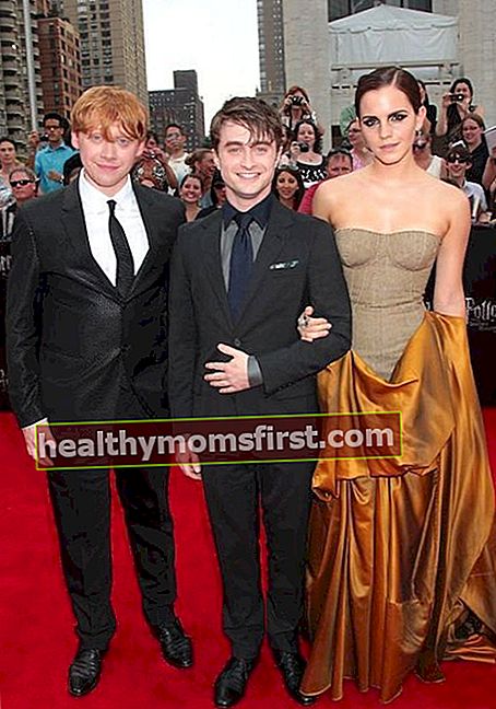 Rupert Grint (ซ้าย), Daniel Radcliffe (กลาง) และ Emma Watson (ขวา)