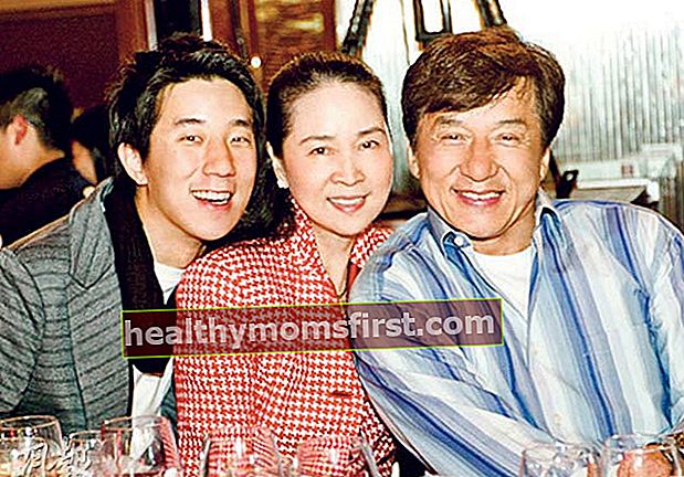 Jackie Chan bersama istrinya Feng-Jiao dan putranya Jaycee Chan