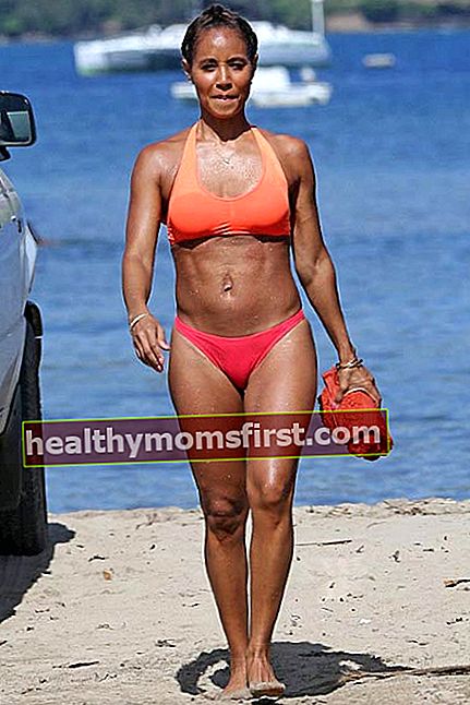 Jada Pinkett Smith ที่ชายหาดฮาวายในปี 2559