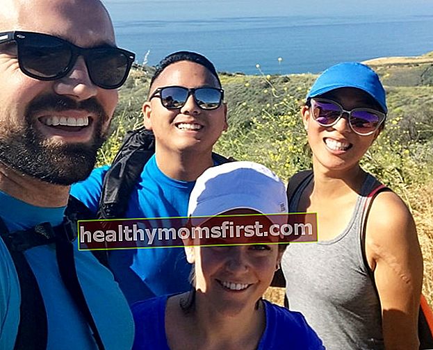 Molly Pansino dalam selfie bersama grupnya saat melakukan petualangan hiking di Malibu pada Mei 2017