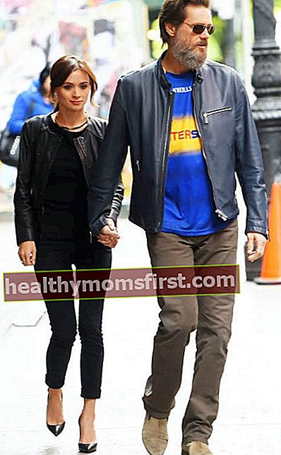 Jim Carrey dan mantan pacarnya Cathriona White saat jalan-jalan