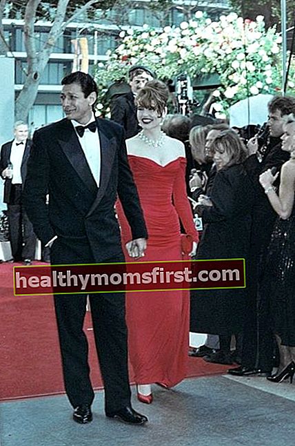 Geena Davis tiba di Academy Awards 1990 bersama Jeff Goldblum