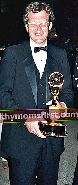 David Letterman memegang Emmy di Penghargaan Emmy ke-39 pada bulan September 1987