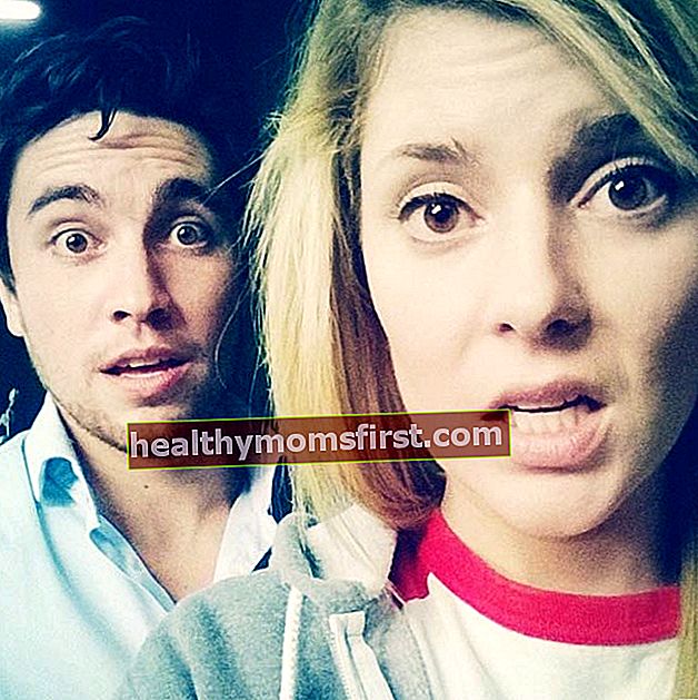Grace Helbig dan Chester See