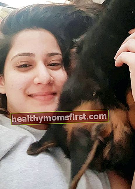 Aditi Rathore terlihat dalam selfie dengan anjingnya Jerry yang diambil pada Desember 2018