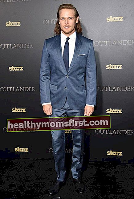 Sam Heughan ในรอบปฐมทัศน์กลางซีซั่นของ“ Outlander” ในนิวยอร์กเมื่อวันที่ 1 เมษายน 2015