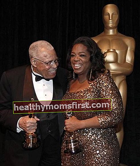 Oprah Winfrey ödül alıyor