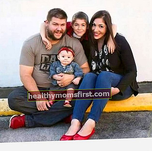 Kevin Owens bahagia bersama keluarganya pada Januari 2016