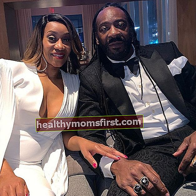 Booker T bersama istrinya seperti yang terlihat pada April 2019